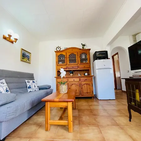 Casa Con Piscina Privada En Barrio Tranquilo *