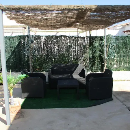 Casa Con Piscina Privada En Barrio Tranquilo