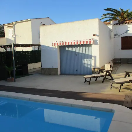 Holiday home Casa Con Piscina Privada En Barrio Tranquilo