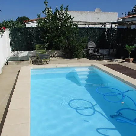 Casa Con Piscina Privada En Barrio Tranquilo Castello  D'Empuries