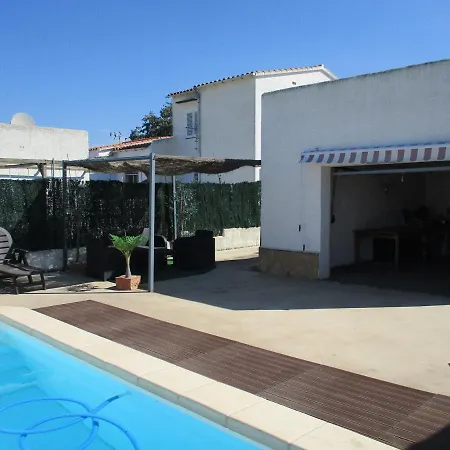 Casa Con Piscina Privada En Barrio Tranquilo 度假居 卡斯特罗·德波利亚斯