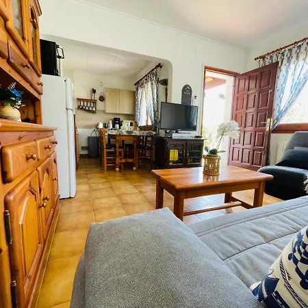 Casa Con Piscina Privada En Barrio Tranquilo * 卡斯特罗·德波利亚斯