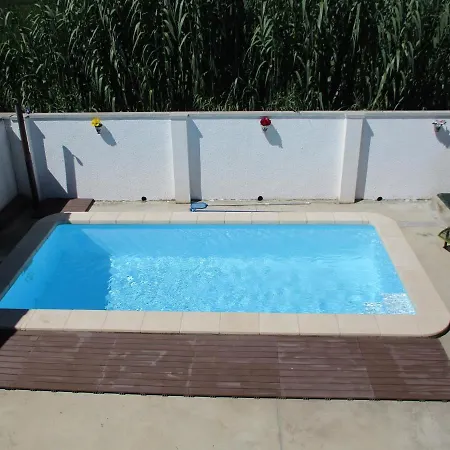 Casa Con Piscina Privada En Barrio Tranquilo 卡斯特罗·德波利亚斯