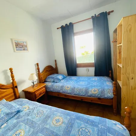Casa Con Piscina Privada En Barrio Tranquilo *